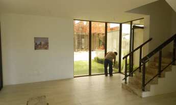 Imagem 2: Sobrado para venda possui 148 metros quadrados com 3 quartos em Lagoa Redonda - Fortaleza