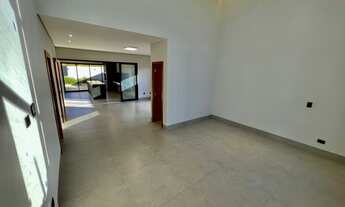 Imagem 4: Casa Térrea com Fachada Imponente com Pele de Vidro - 3 Suítes - Escritório