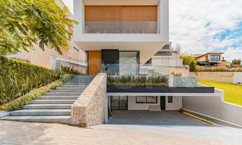 Imagem 3: Casa de condomínio para venda possui 545 metros quadrados com 4 quartos