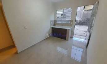 Imagem 2: Casa compartilhada para locação com quarto, cozinha, banheiro e área de serviços