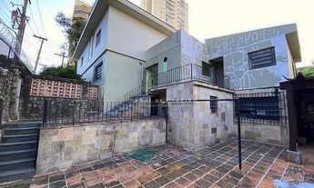 Imagem 6: Linda casa de esquina com belo projeto modernista e muito espaço!