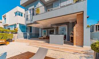 Imagem 6: Casa de condomínio para aluguel possui 390 metros quadrados com 4 quartos