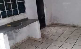 Imagem 7: Casa Térrea antiga para venda possui 167 m² de construção com 5 quartos