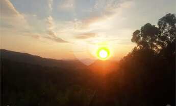 Imagem 6: Casa terrea na Serra Da Cantareira com um visual cinematográfico para as montanhas, piscin