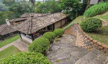 Imagem 4: Charmosa CASA com 475 m², lote de 2.400 m², estilo rústico localizada no Condomínio VILLA