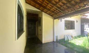 Imagem 2: Excelente casa com quintal e jardim, com 3 quartos sendo 1 suíte