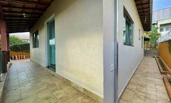 Imagem 2: Excelente casa de 4 quartos sendo 2 su?tes no fundo da casa e 2 vagas de garagem no Bairro