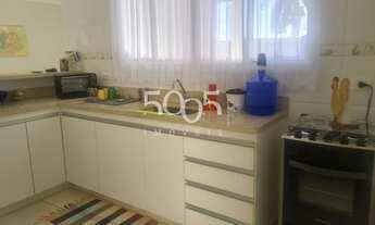 Imagem 5: Belíssima casa localizada na esquina da rua viabilizando uma área e um planejamento de con