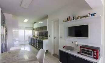 Imagem 3: Apartamento à venda, com 244m², 4 dormitórios, sendo 3 suítes, 5 banheiros, lavabo, 2 sala