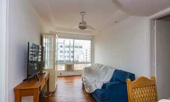 Imagem 2: Apartamento para aluguel possui 100 metros quadrados com 3 quartos em Petrópolis - Porto A