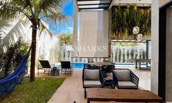 Imagem 4: Sobrado com 3 suítes, sendo 2 delas com sacada, projeto luminotécnico e piscina aquecida c