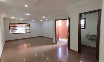 Imagem 2: Casa à venda com 3 quartos (1 suíte), Sala ampla, sala de jantar, churrasqueira, 2 vagas d