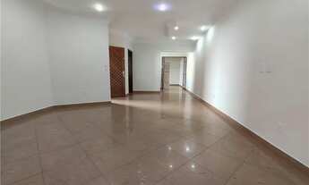 Imagem 4: Casa à venda com 3 quartos (1 suíte), Sala ampla, sala de jantar, churrasqueira, 2 vagas d