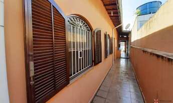 Imagem 3: OCASIÃO, CASA TÉRREA NA PRAIA GRANDE - VILA TUPI, 02 DORMITÓRIOS, EDÍCULA E GARAGEM