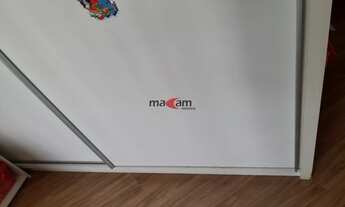 Imagem 6: Oportunidade: Apartamento confortável com 3 dormitórios sendo uma suíte com armários sacad