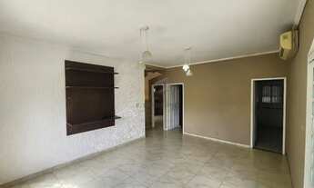 Imagem 2: Casa Jardim de Versalles / 03 quartos + 01 nos fundos / Rua fechada c/ guarita