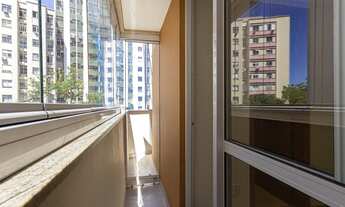 Imagem 5: O apartamento no bairro Humaitá possui 94 metros quadrados com 3 quartos sendo 1 suite