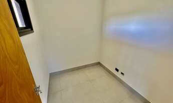 Imagem 6: Casa Térrea com Fachada Imponente com Pele de Vidro - 3 Suítes - Escritório