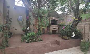 Imagem 2: Perdizes - Rua tranquila - Junto ao Pque da Água Branca - Sobrado com 3 dorms (suíte) - 2