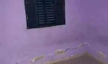 Imagem 6: Casa Térrea antiga para venda possui 167 m² de construção com 5 quartos