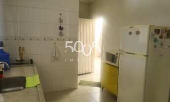 Imagem 6: Belíssima casa localizada na esquina da rua viabilizando uma área e um planejamento de con