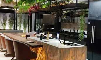 Imagem 7: Sobrado com 3 suítes, sendo 2 delas com sacada, projeto luminotécnico e piscina aquecida c