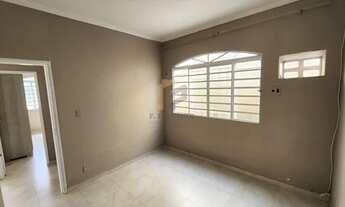 Imagem 3: Casa Jardim de Versalles / 03 quartos + 01 nos fundos / Rua fechada c/ guarita