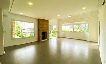 Imagem 2: Casa com 4 dormitórios sendo 3 suítes, piscina privativa e pé direito duplo. Cacupé