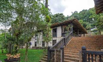 Imagem 3: Charmosa CASA com 475 m², lote de 2.400 m², estilo rústico localizada no Condomínio VILLA