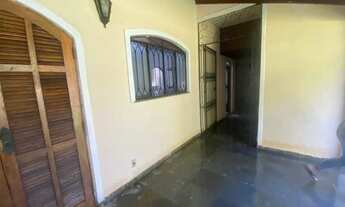 Imagem 3: Excelente casa com quintal e jardim, com 3 quartos sendo 1 suíte