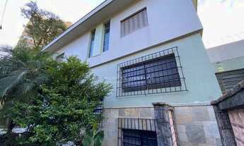 Imagem 3: Linda casa de esquina com belo projeto modernista e muito espaço!