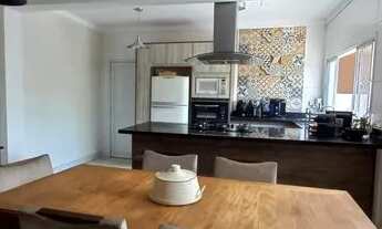 Imagem 3: Incrível Sobrado poucos minutos a pé do Center Vale Shopping. 3 Quartos com suíte e lavabo