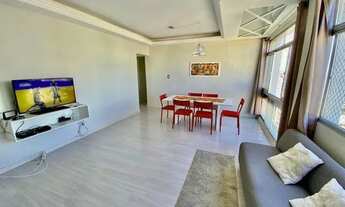 Imagem 2: Apartamento reformado com uma vista incrível do mar