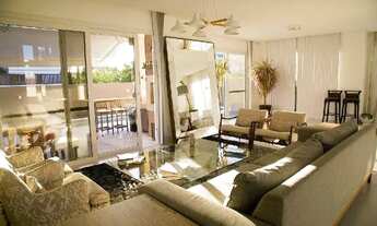 Imagem 3: Casa para venda possui 253 metros quadrados com 4 quartos em Golf Gardens - Carapicuíba