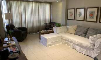 Imagem 2: Lindo duas suítes, decorado com duas vagas, rua fechada!