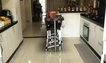 Imagem 1: Casa para venda possui 205 metros quadrados com 3 quartos em Industrial - Londrina - PR