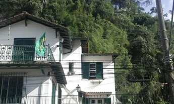 Imagem 7: Casa para venda possui 304 metros quadrados com 5 quartos em Centro - Petrópolis - RJ