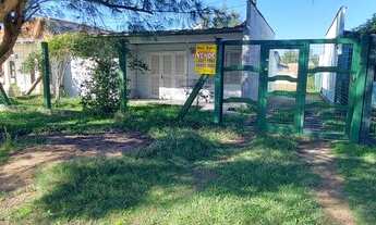 Imagem 2: Casa para venda possui 63 metros quadrados com 2 quartos em Nazaré - Cidreira - RS