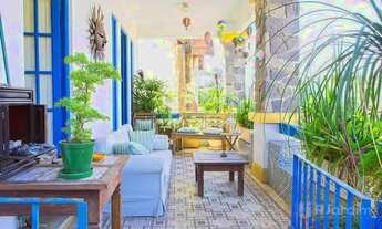 Imagem: Casa com 8 quartos, 3 suítes, à venda