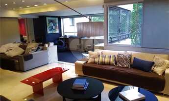 Imagem 2: Apartamento no bairro Real Parque com 185m² A.U., reformado e decorado. Estuda permuta