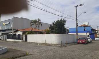 Imagem 3: Casa Centro de Navegantes/ Área comercial 2 lotes e meio ao lado da Caixa Economica