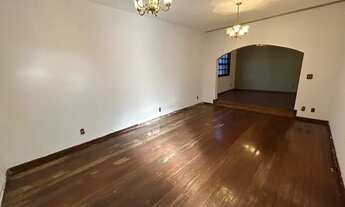 Imagem 3: Casa para aluguel tem 519 metros quadrados com 4 quartos