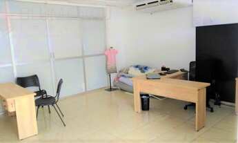 Imagem 3: Sala comercial localizada perto do mercado cooper da rua das caçadores para locação