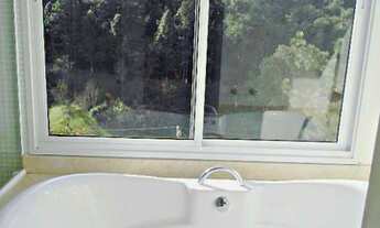 Imagem 2: Casa de condomínio para venda tem 250 m2 com 3 suites, frente do lago