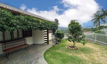 Imagem 3: Casa com 193,23m² com 3 Dormitórios, 2 banheiros e 2 vagas de garagem. Localizada em rua a