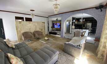 Imagem 5: JN) Casa grande com piscina, terreno 15x30, prox. a Av Costa Azul!