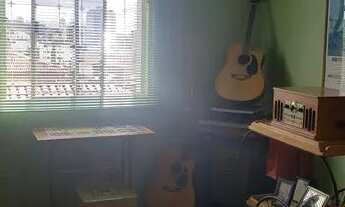 Imagem 4: Casa tipo sobrado, 2 qts, 2 bahs, com excelente cobertura, com pequena cozinha, banheiro