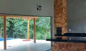 Imagem 2: Casa de condomínio térrea para venda possui 1200 metros quadrados com 3 quartos