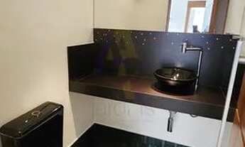 Imagem 5: Apartamento impecável, completamente reformado e equipado com amplo living com lavabo, coz