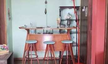 Imagem 5: Casa tipo sobrado, 2 qts, 2 bahs, com excelente cobertura, com pequena cozinha, banheiro